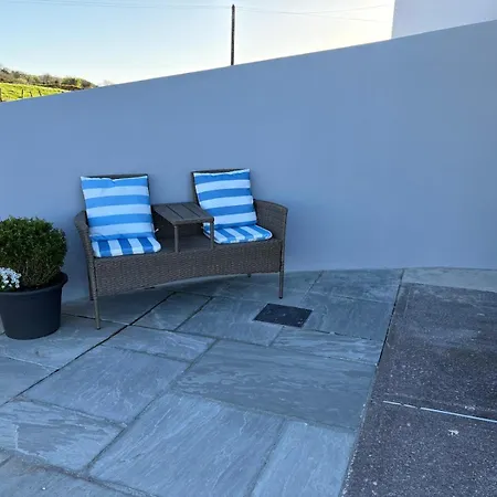 Dingle Garden 10 B *