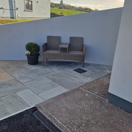 Dingle Garden 10 B *